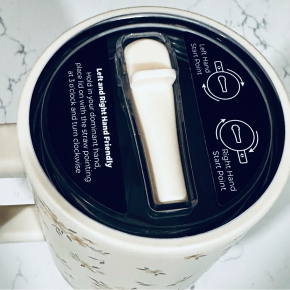 NEW Cottage Core 🌼 HydroJug - 40oz - Picture 3 of 3